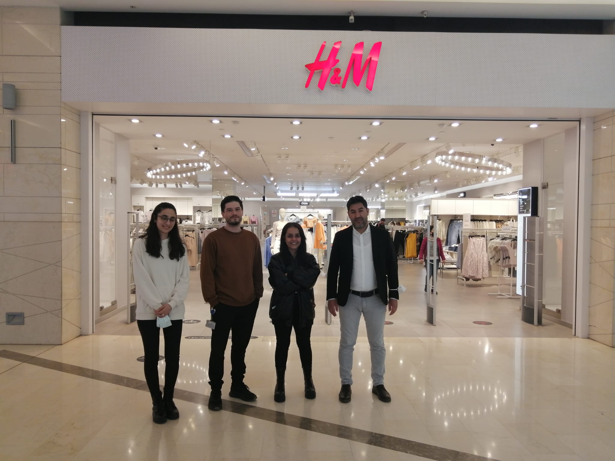 USLU, ANATOLİUM AVM H&M MAĞAZASINI ZİYARET ETTİ